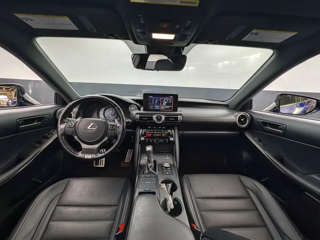 Lexus IS photo 33
