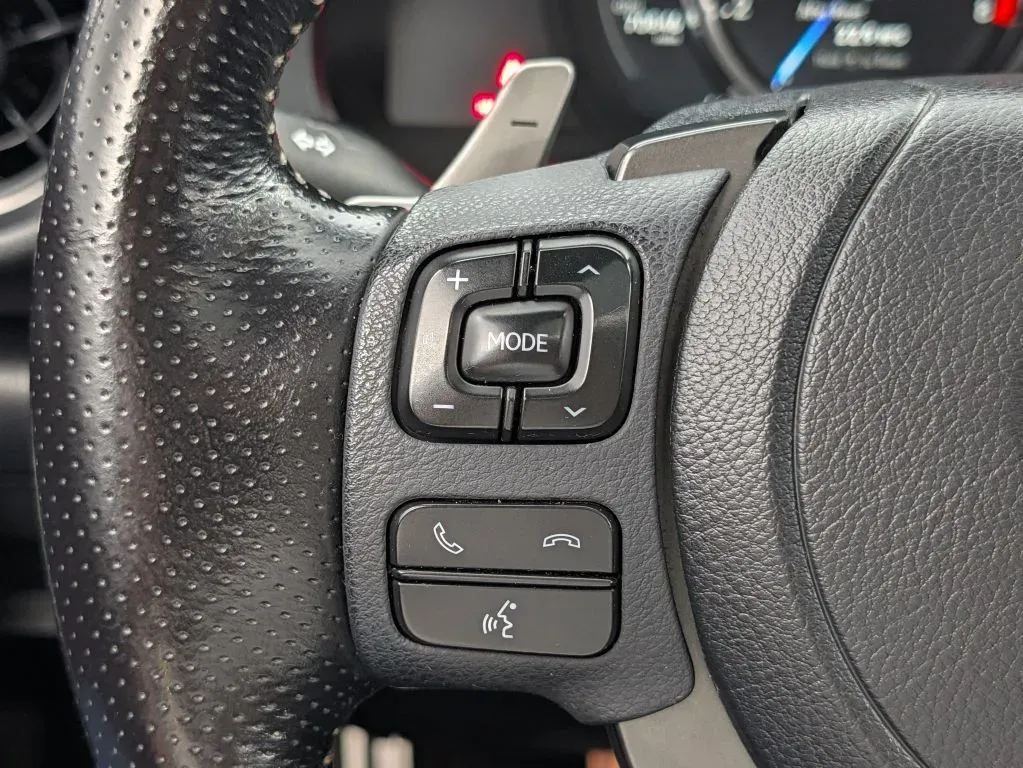 Lexus IS photo 21