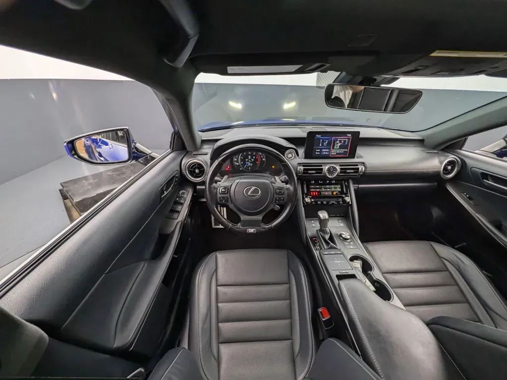 Lexus IS photo 38