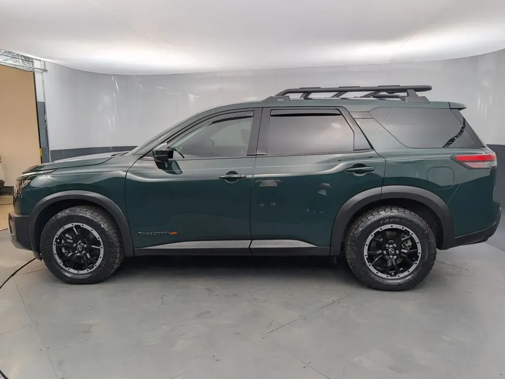 Nissan Pathfinder photo 2