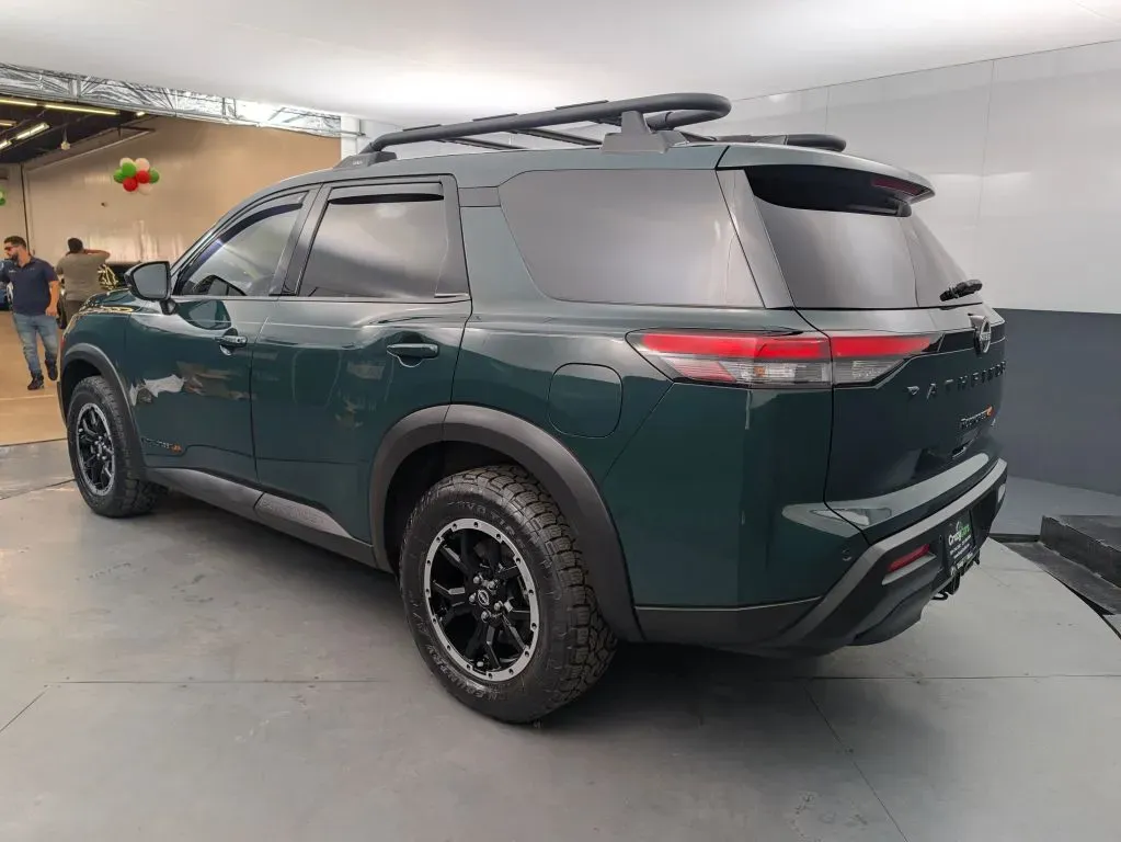 Nissan Pathfinder photo 3