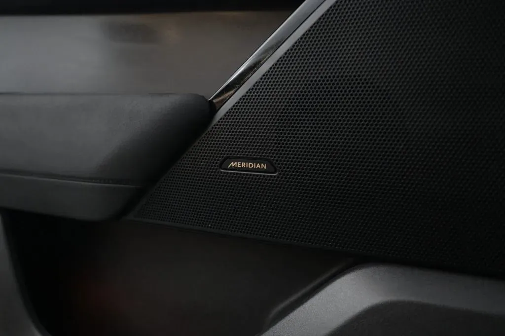 Land Rover Range Rover Velar photo 28