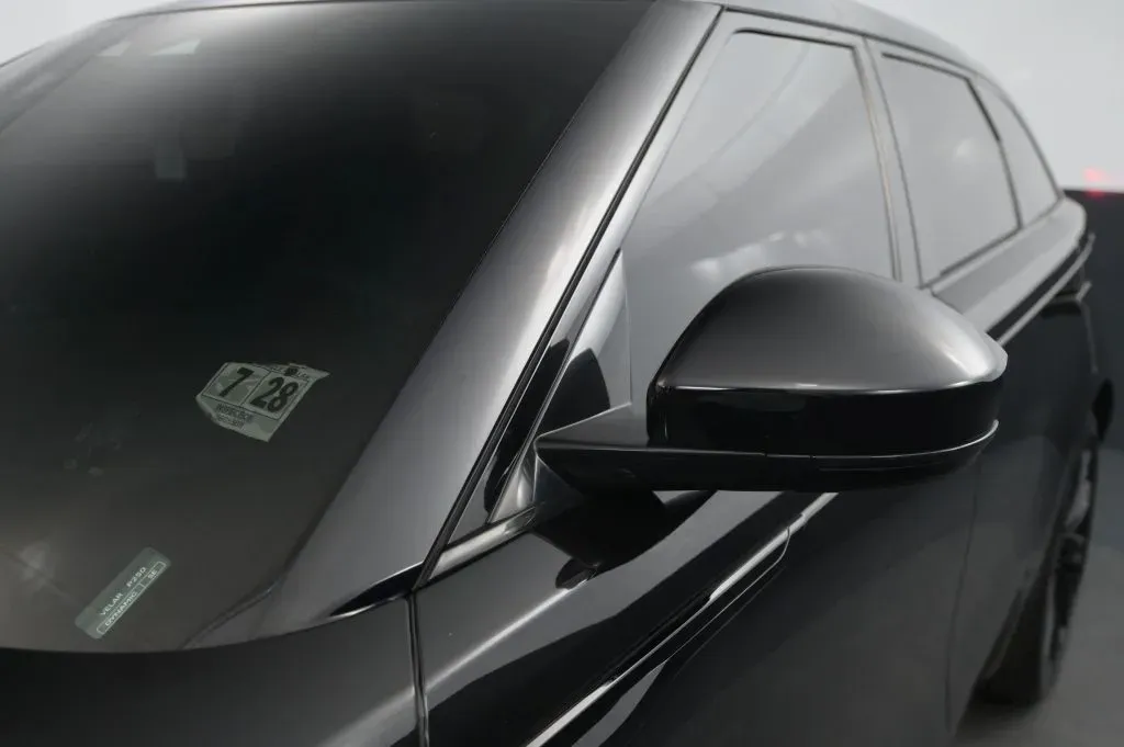 Land Rover Range Rover Velar photo 10