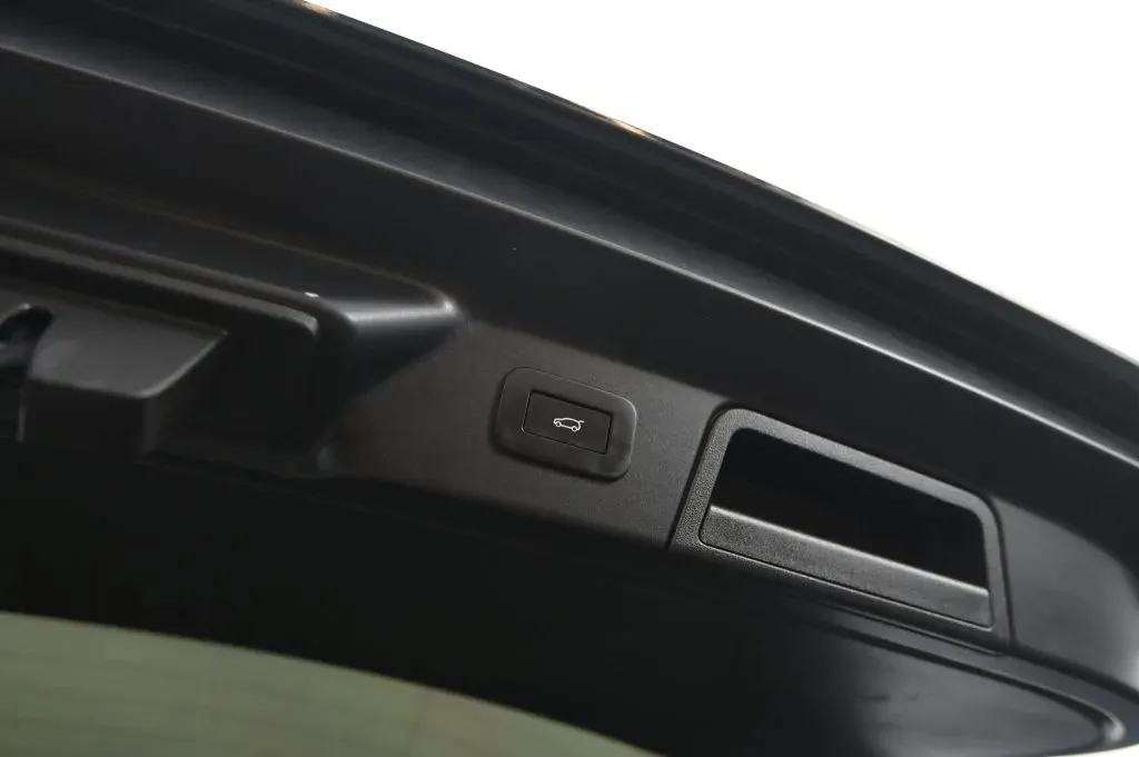 Land Rover Range Rover Velar photo 45