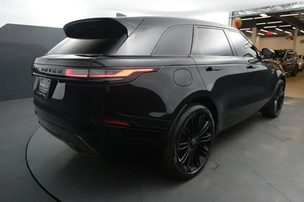 Land Rover Range Rover Velar photo 4