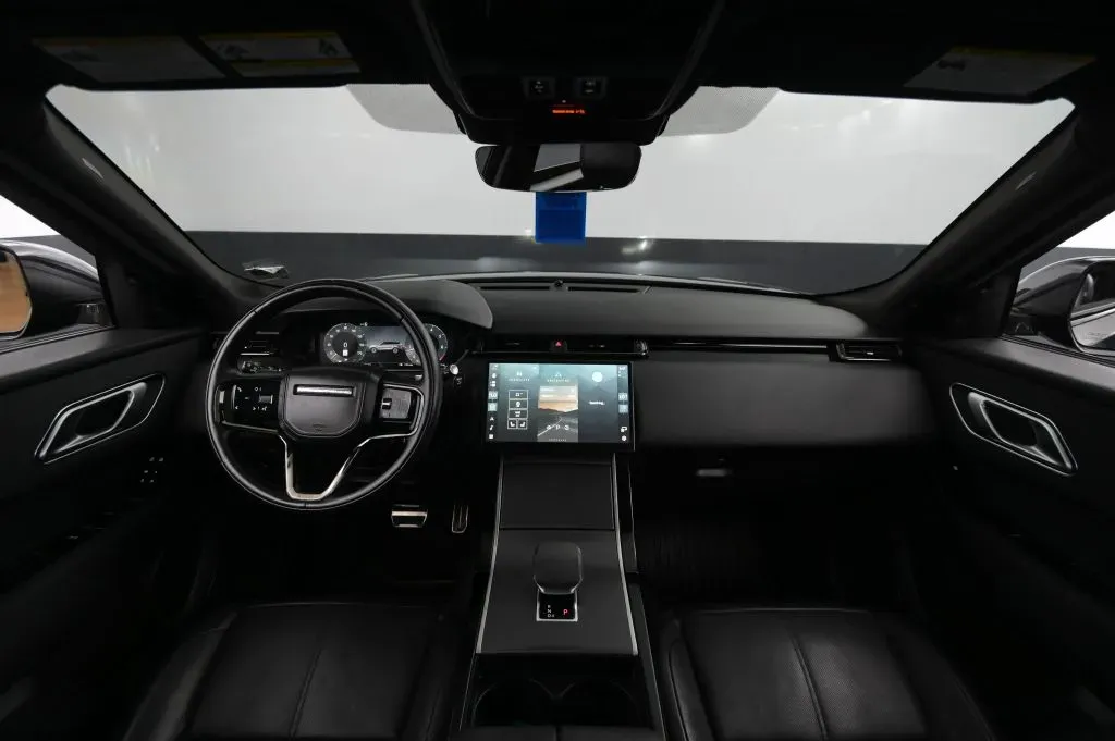 Land Rover Range Rover Velar photo 29