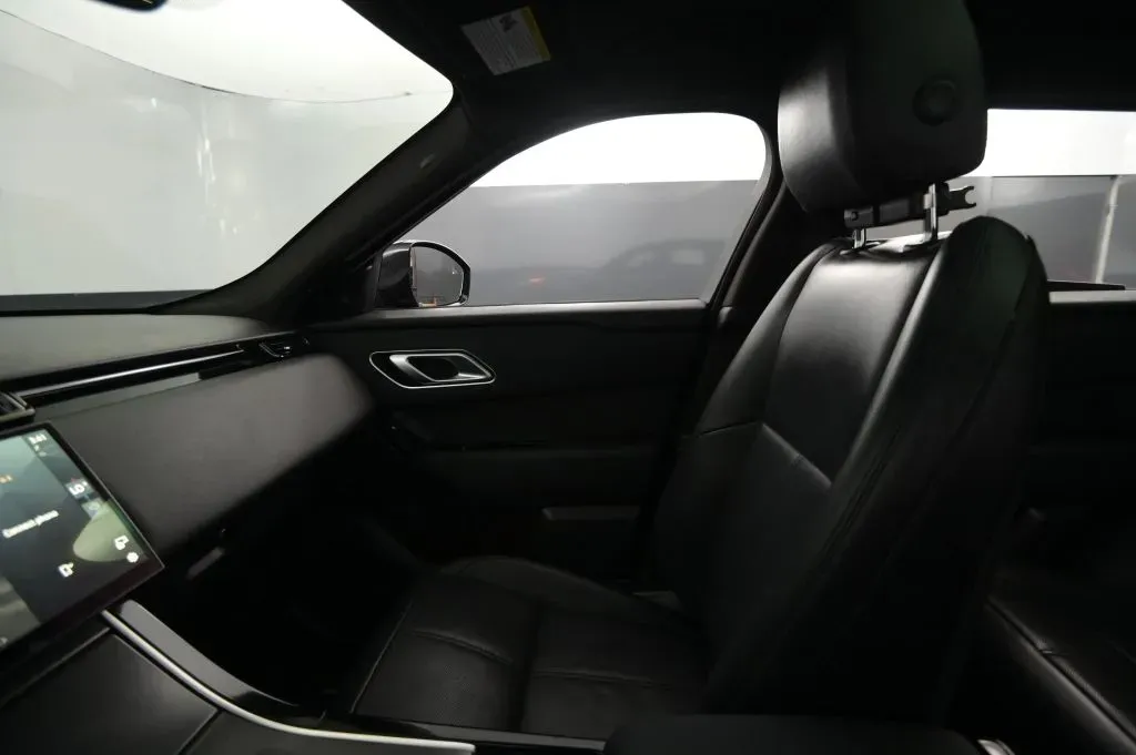 Land Rover Range Rover Velar photo 26