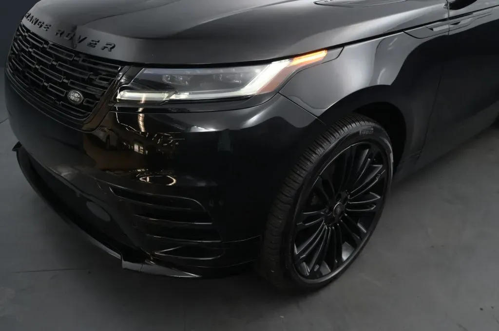 Land Rover Range Rover Velar photo 8