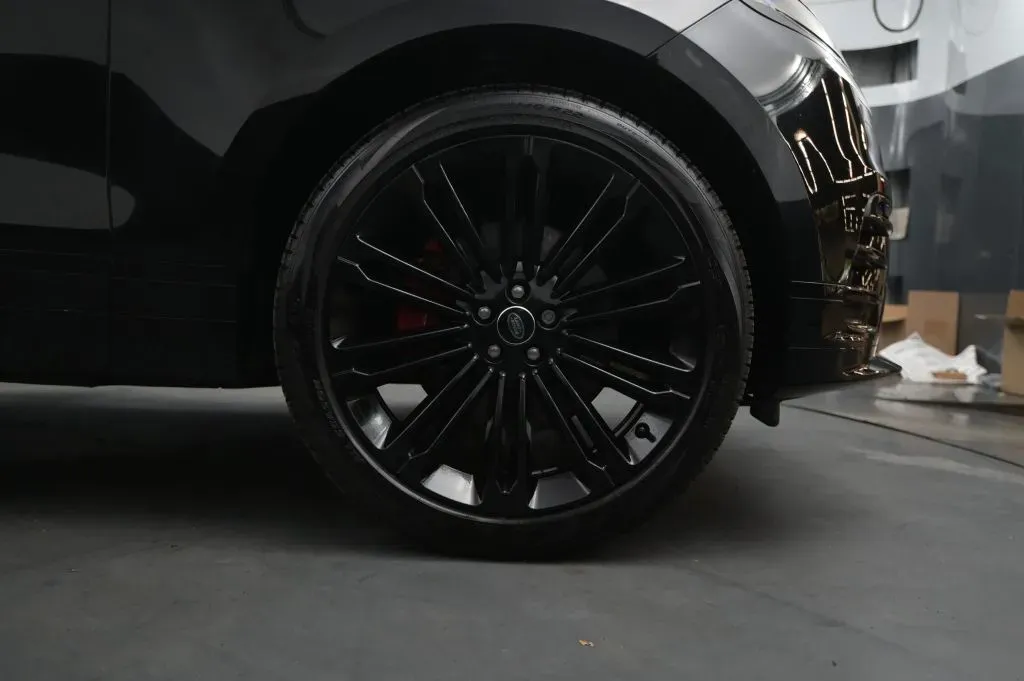Land Rover Range Rover Velar photo 16