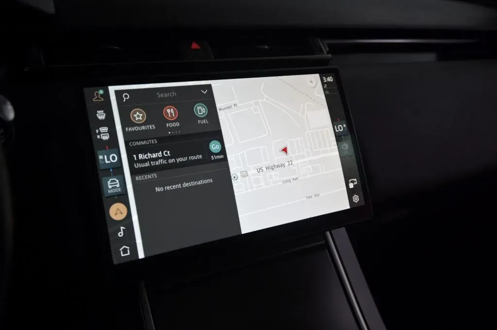 Land Rover Range Rover Velar photo 24