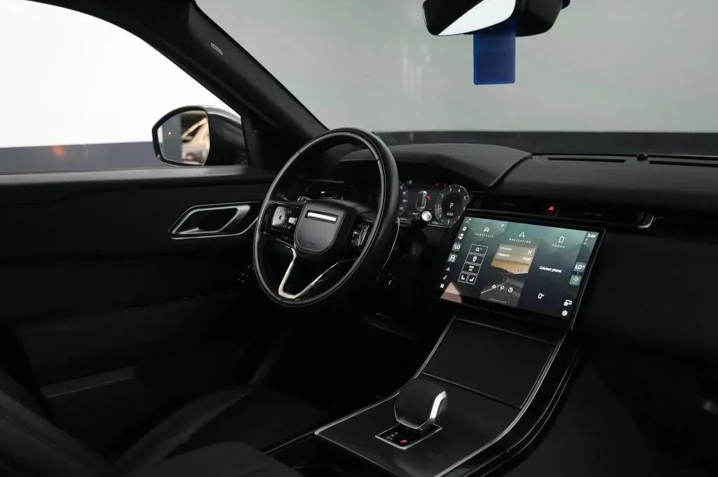 Land Rover Range Rover Velar photo 47