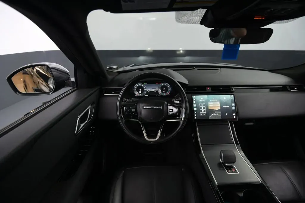 Land Rover Range Rover Velar photo 34