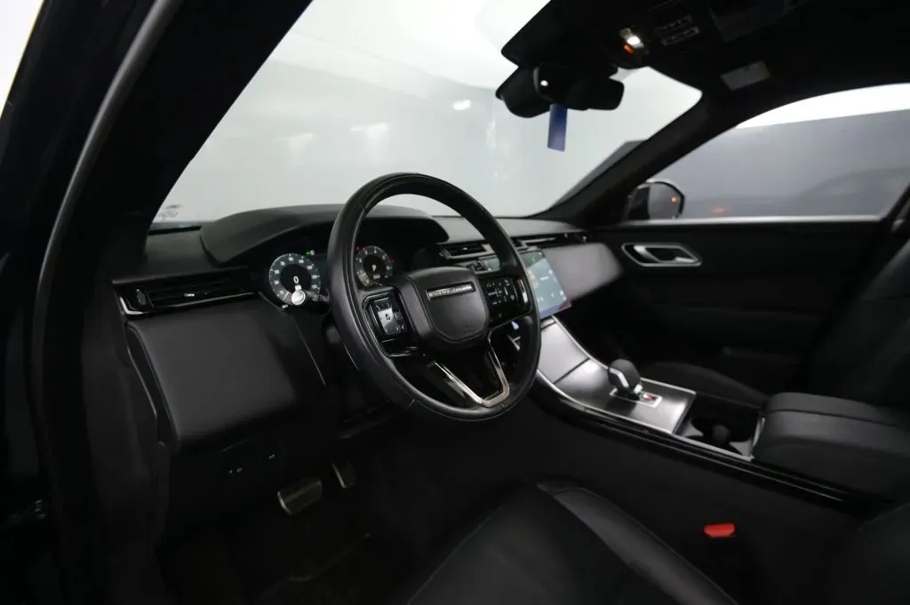 Land Rover Range Rover Velar photo 37