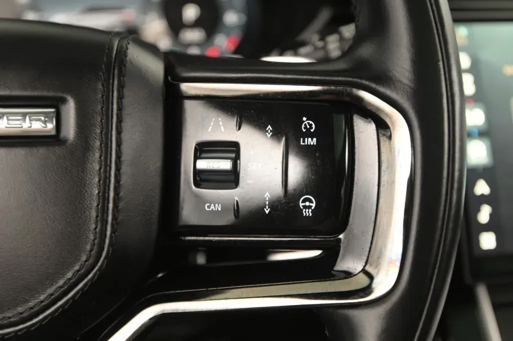 Land Rover Range Rover Velar photo 21