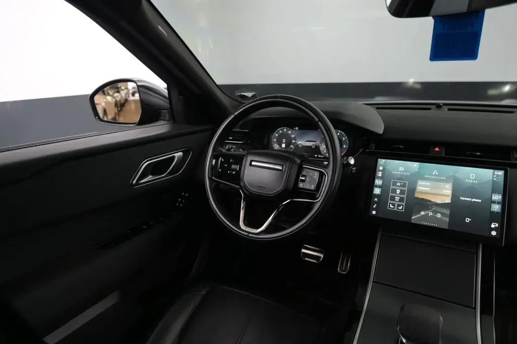 Land Rover Range Rover Velar photo 33