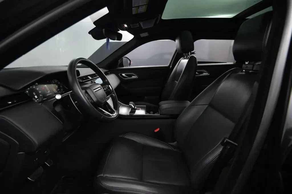 Land Rover Range Rover Velar photo 36