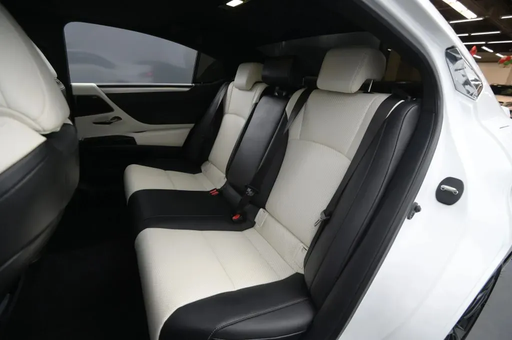 Lexus ES photo 45