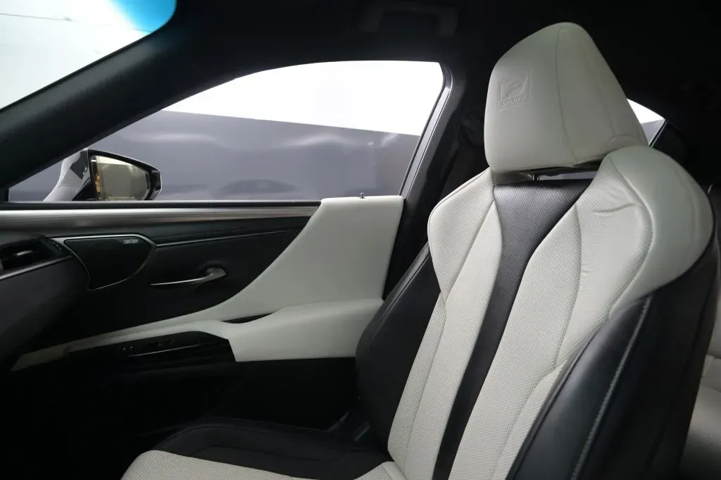 Lexus ES photo 28