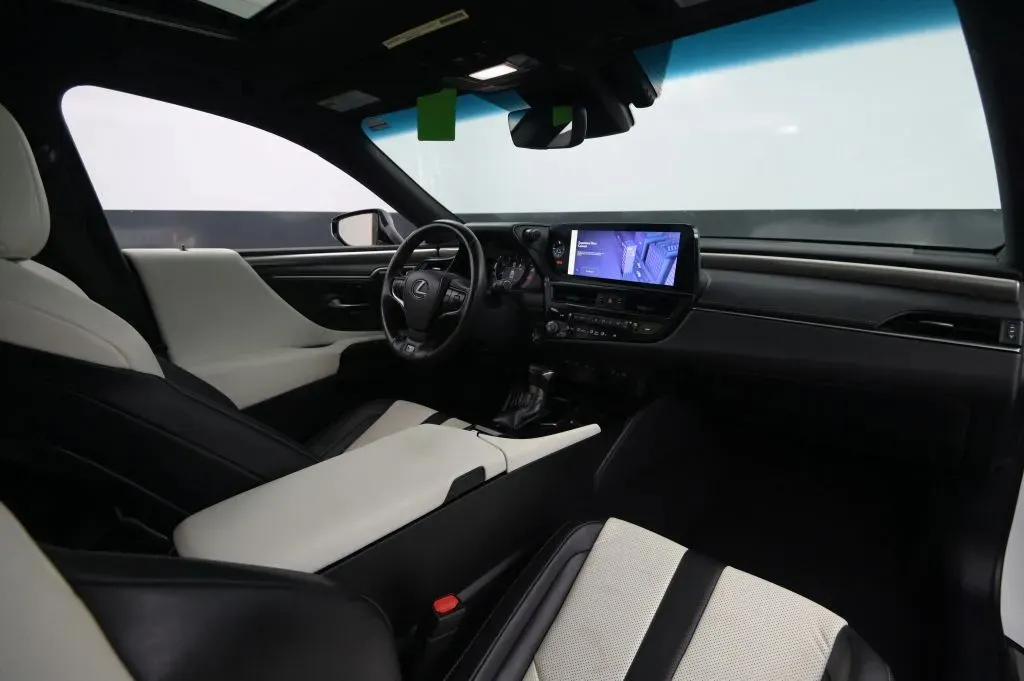 Lexus ES photo 48