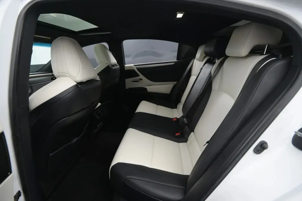 Lexus ES photo 43