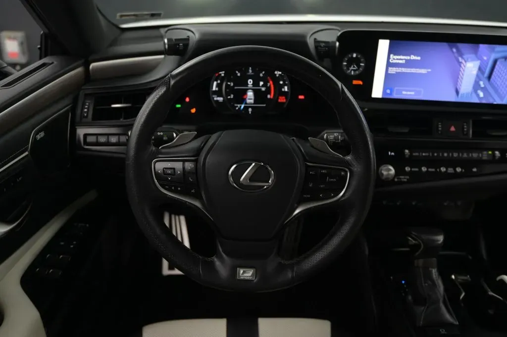 Lexus ES photo 36
