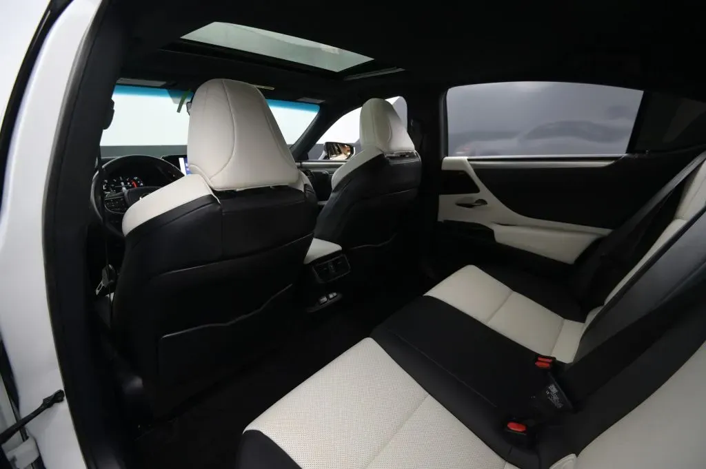 Lexus ES photo 44