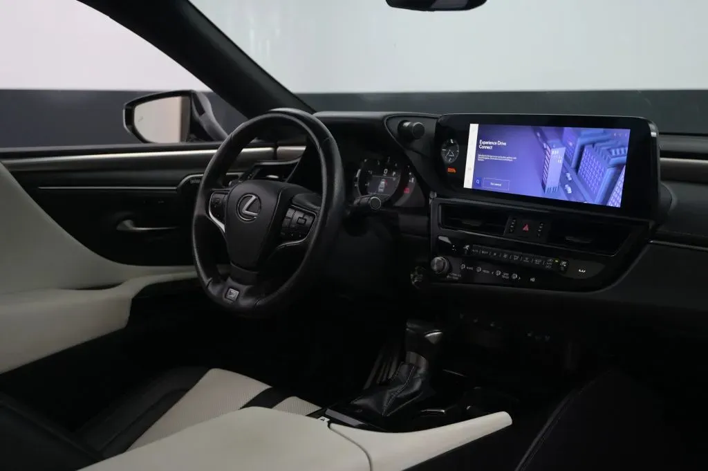 Lexus ES photo 49