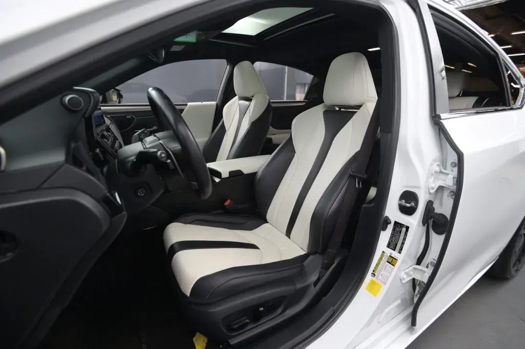 Lexus ES photo 40