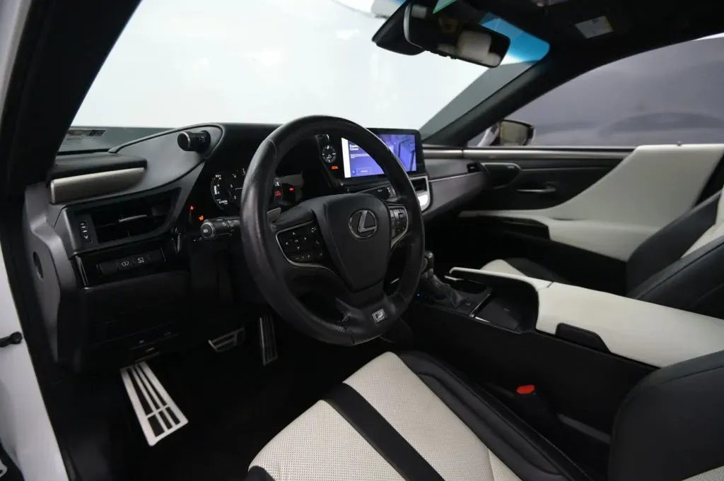 Lexus ES photo 39