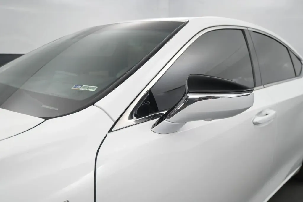 Lexus ES photo 11