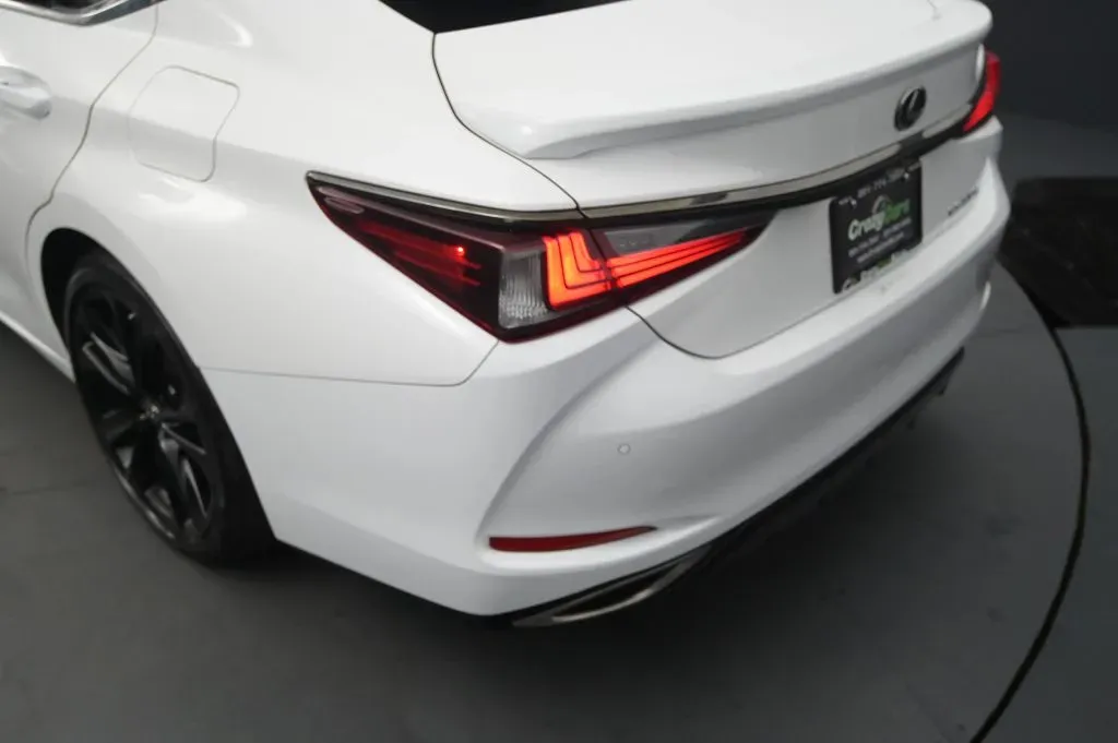 Lexus ES photo 14