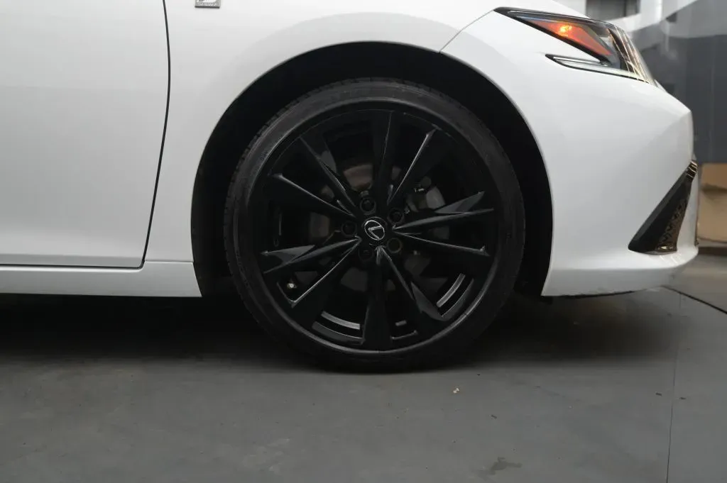 Lexus ES photo 17