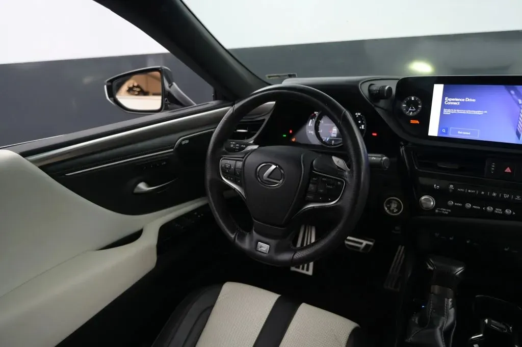 Lexus ES photo 34