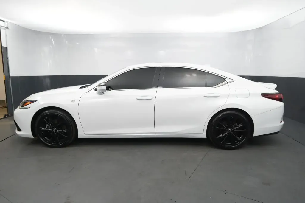 Lexus ES photo 2