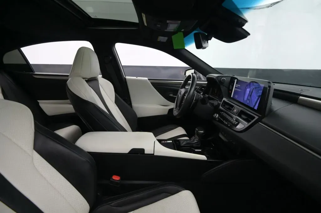 Lexus ES photo 50
