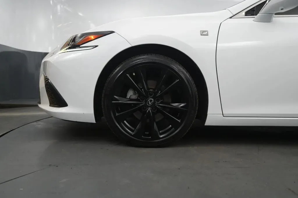 Lexus ES photo 10