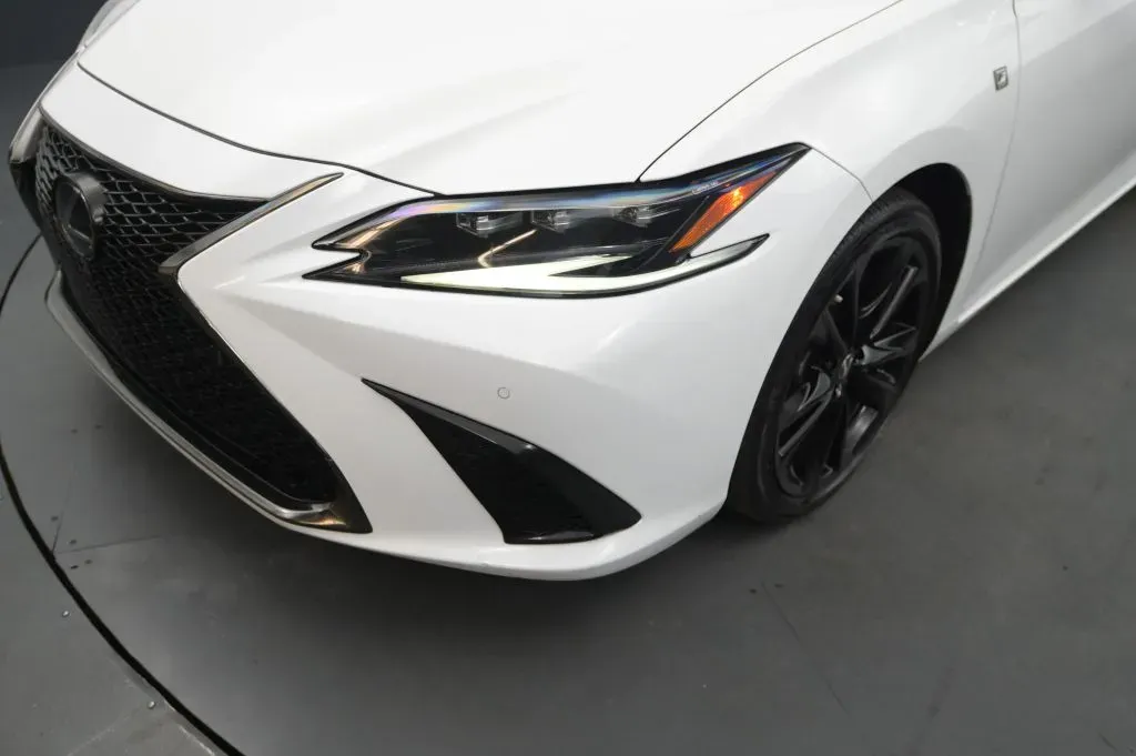 Lexus ES photo 9