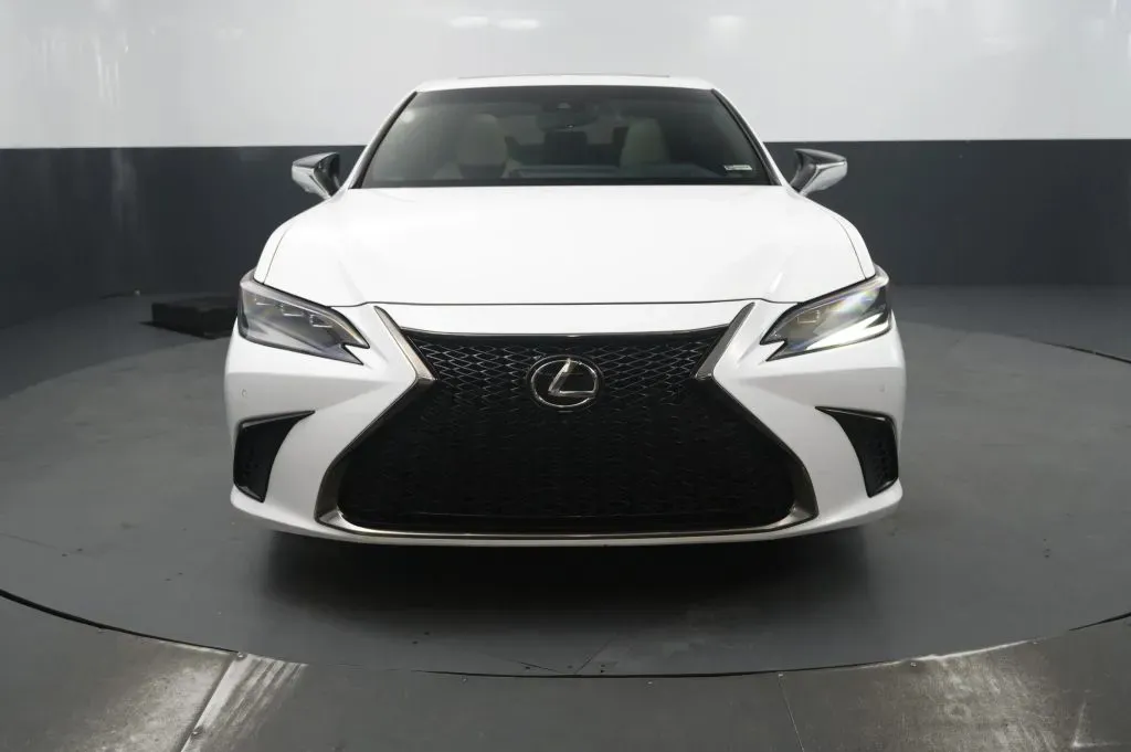 Lexus ES photo 8