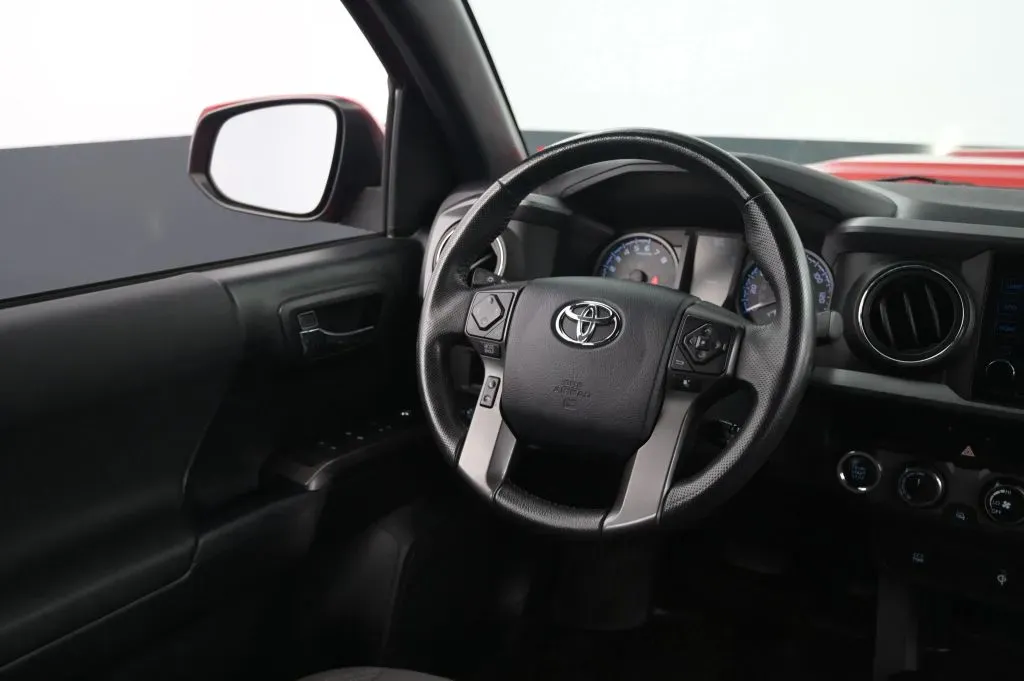 Toyota Tacoma photo 34