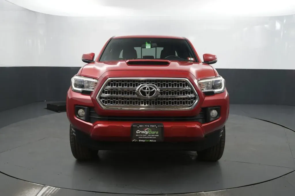 Toyota Tacoma photo 8