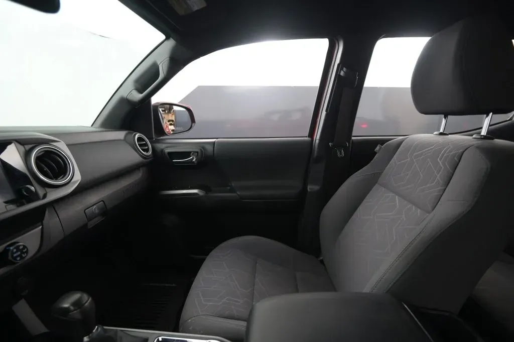 Toyota Tacoma photo 29