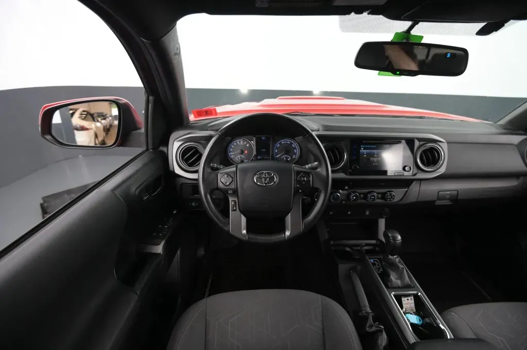 Toyota Tacoma photo 36