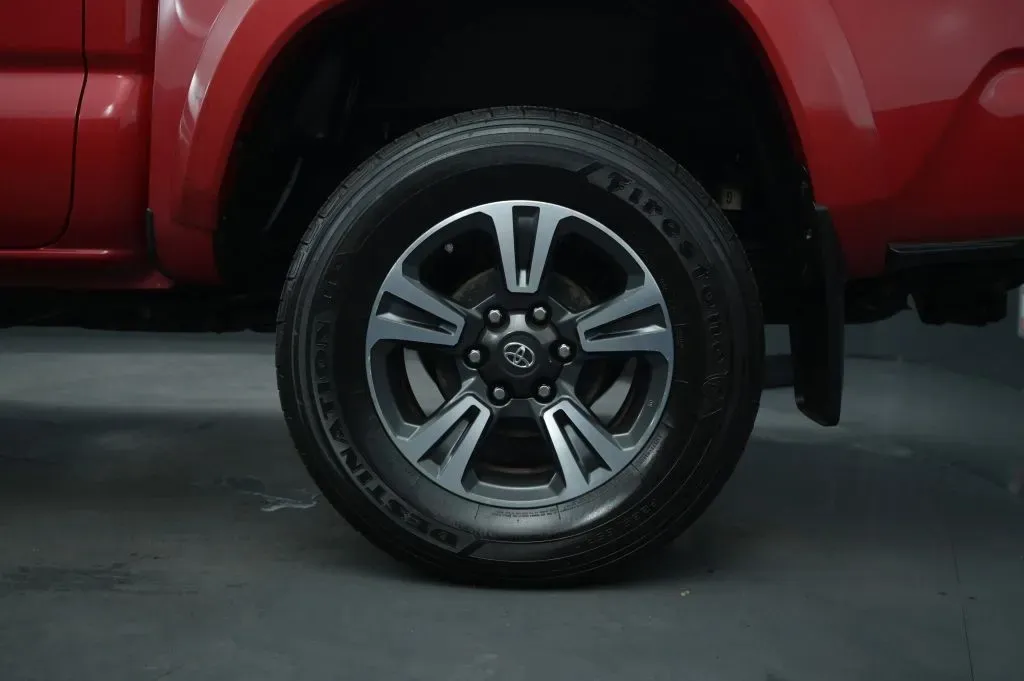 Toyota Tacoma photo 15
