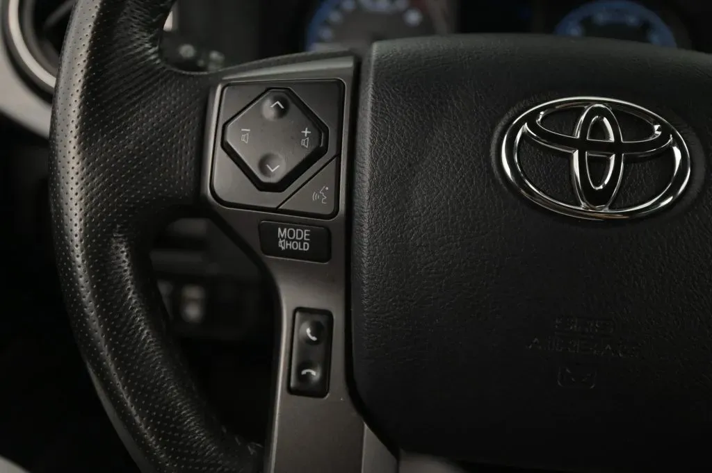 Toyota Tacoma photo 23