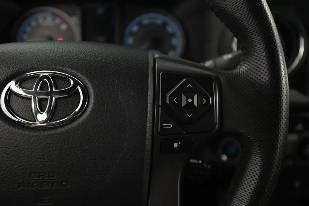 Toyota Tacoma photo 24