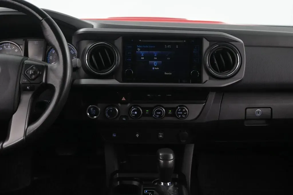 Toyota Tacoma photo 33
