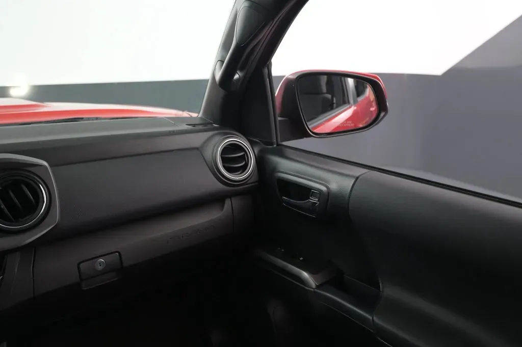 Toyota Tacoma photo 35