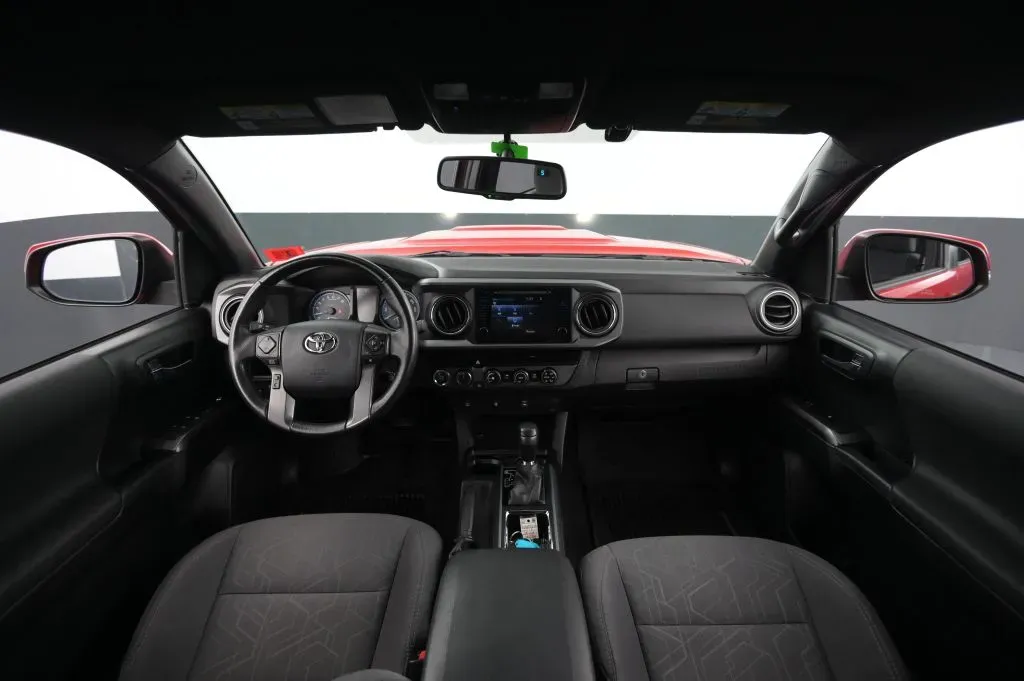 Toyota Tacoma photo 31
