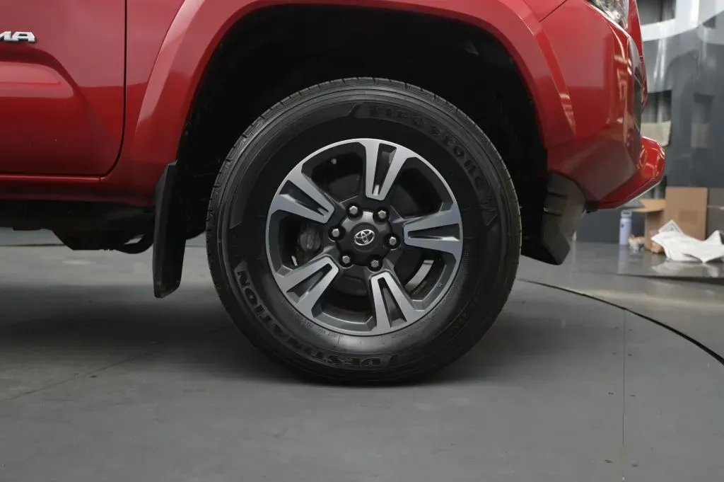 Toyota Tacoma photo 20