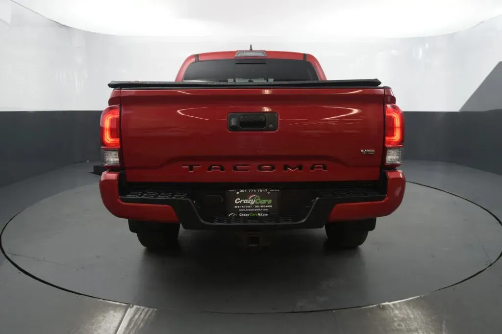 Toyota Tacoma photo 4